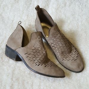 Rue 21 Etc! Size 6/7 Canvas Perforated Booties